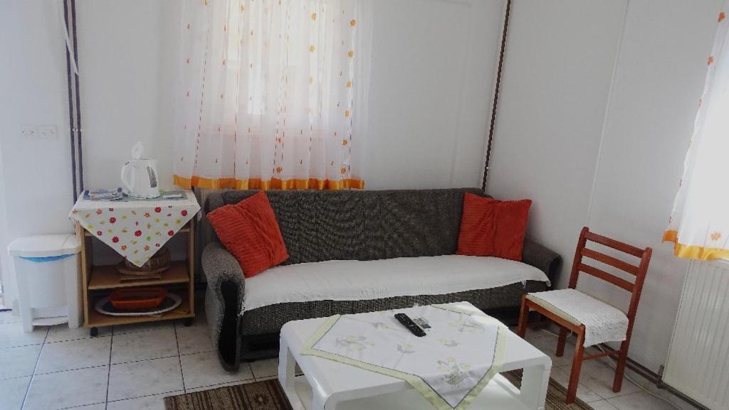 Studio Apartman I Mali Apartman Vir Exterior foto