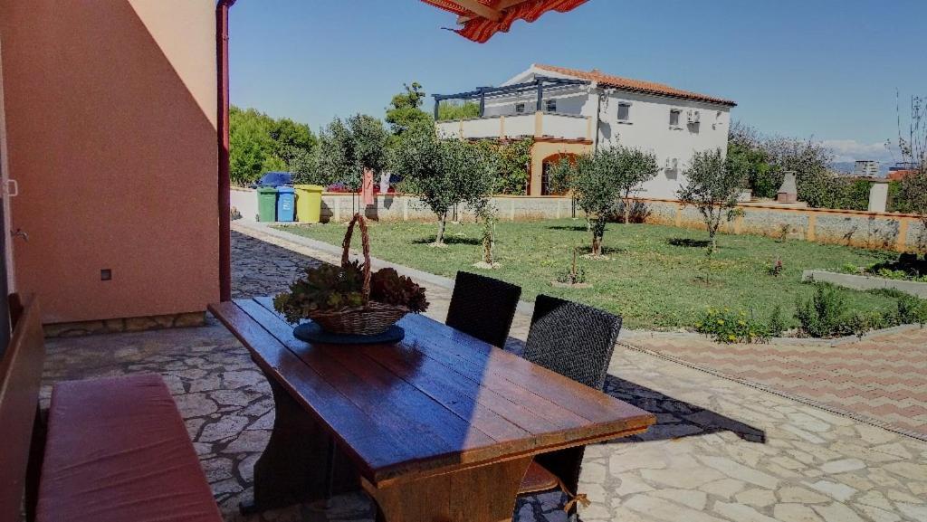 Studio Apartman I Mali Apartman Vir Exterior foto