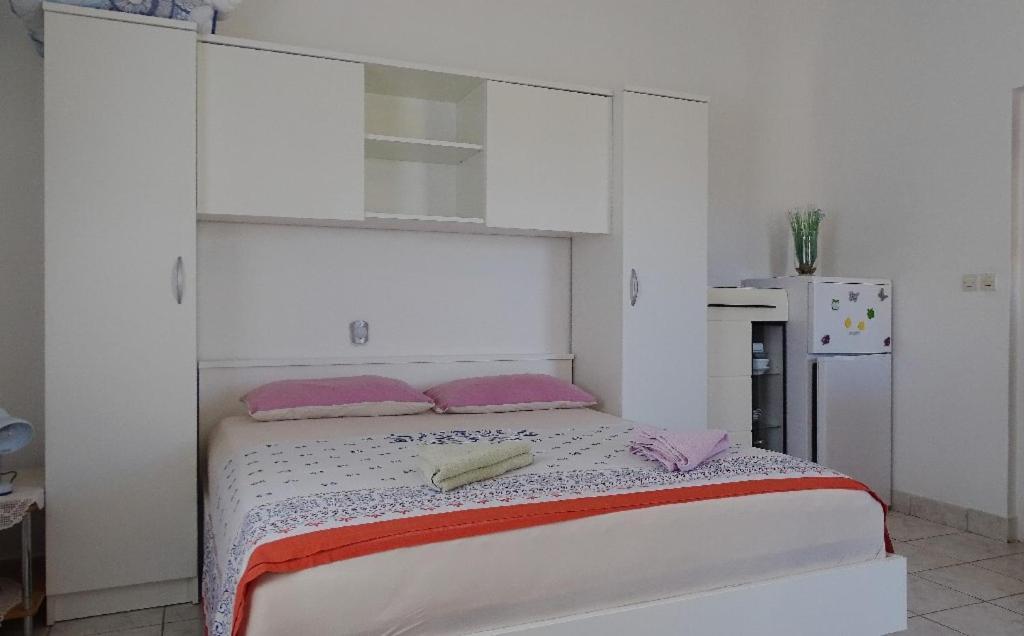 Studio Apartman I Mali Apartman Vir Exterior foto